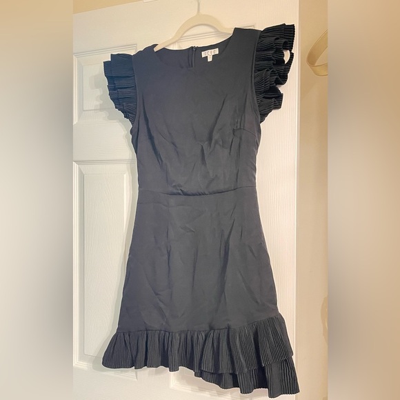 TCEC Dresses & Skirts - EUC will be steamed BLACK Ruffle Sleeve Dress. SIZE S